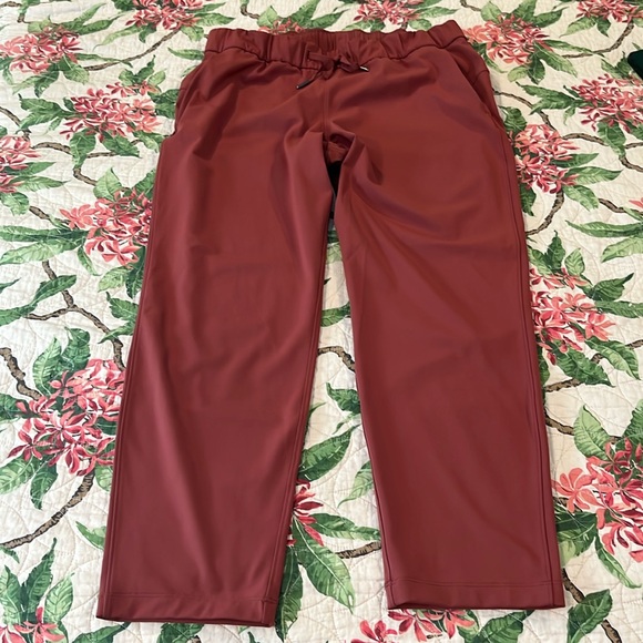 Lululemon On The Fly 7/8 Pant Size 10 EUC - Picture 1 of 9